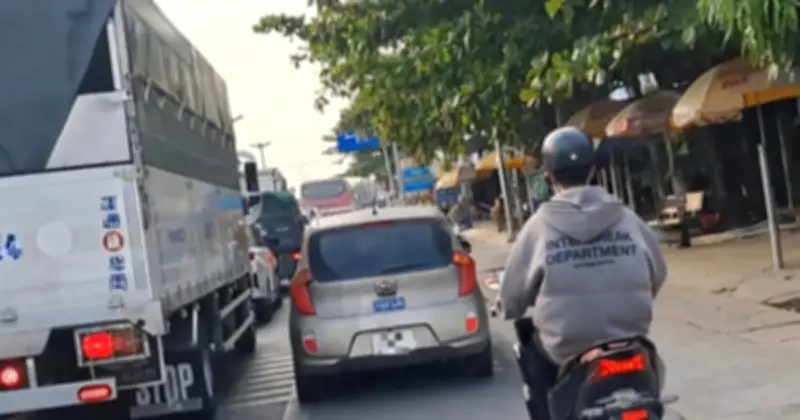 Thầy giáo dạy lái xe ở Đồng Tháp bị phạt 5 triệu đồng vì lấn làn xe máy