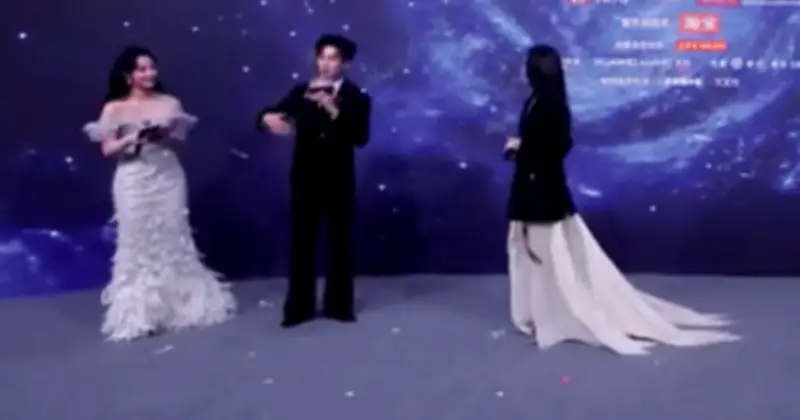 Thư Kỳ U50 gây sốt với nhan sắc 'đóng băng' sau 30 năm, đạo diễn xuất sắc