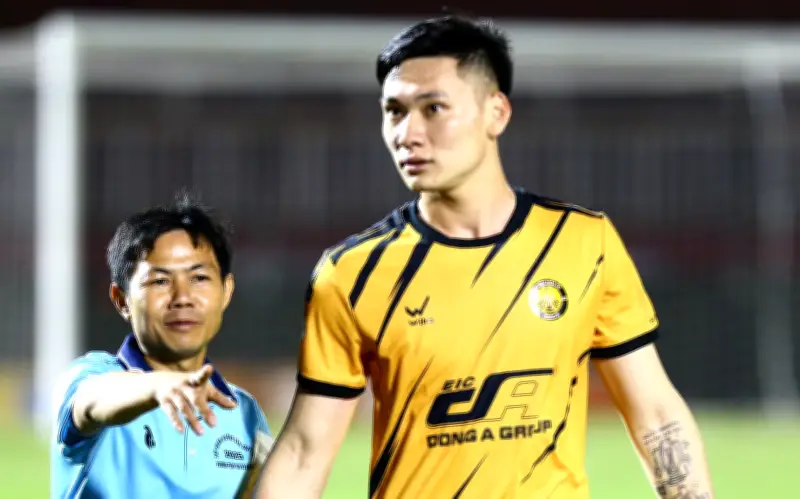 Thủ môn Trịnh Xuân Hoàng sẵn sàng đá tiền đạo, CLB Thanh Hóa thắng bất ngờ