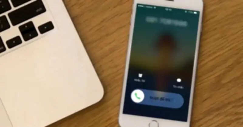 Tại sao iPhone chỉ cho phép 'trượt để trả lời' khi màn hình khóa?