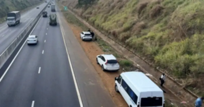 Tài xế cao tốc tranh cãi việc dừng làn khẩn cấp để ngủ: Vi phạm pháp luật