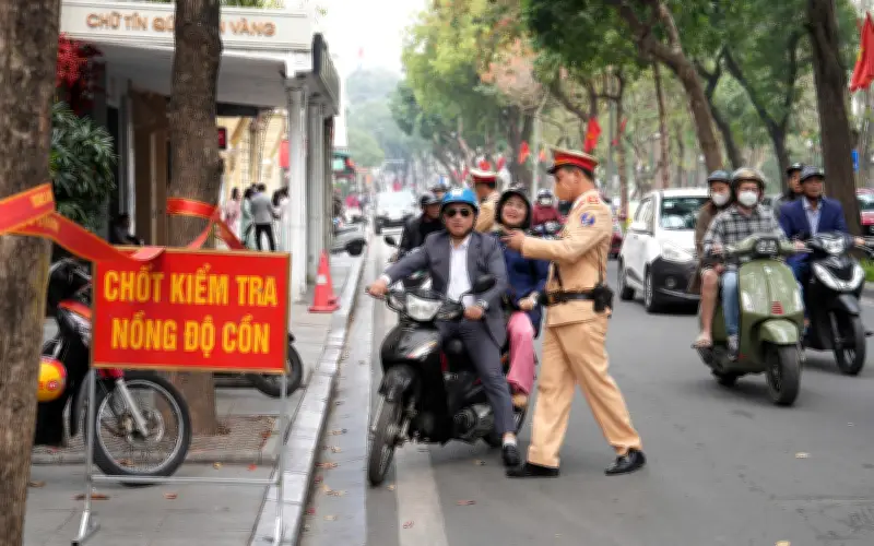 Tài xế chủ quan mùng 1 Tết, uống rượu sáng bị phạt nồng độ cồn tại Hà Nội