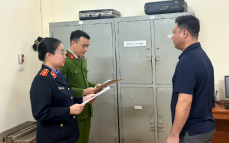 Tài xế Hà Tĩnh bị khởi tố vì chặn xe, gây rối trật tự công cộng ngày mùng 2 Tết