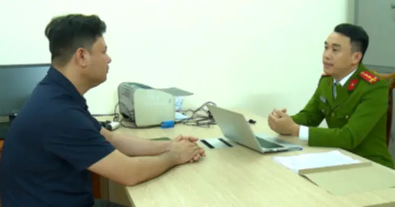 Tài xế Hà Tĩnh bị khởi tố vì dùng ô tô 'khóa đầu, khóa đuôi' xe người khác ngày Tết