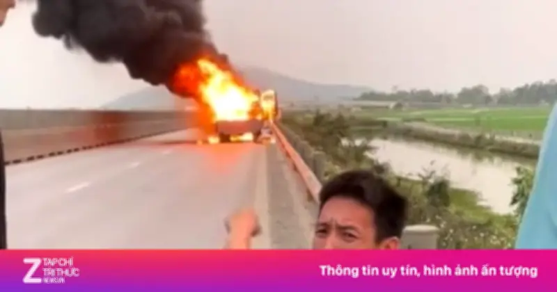 Tài xế khóc gục bên 11 xe máy cho thuê bốc cháy trên cao tốc