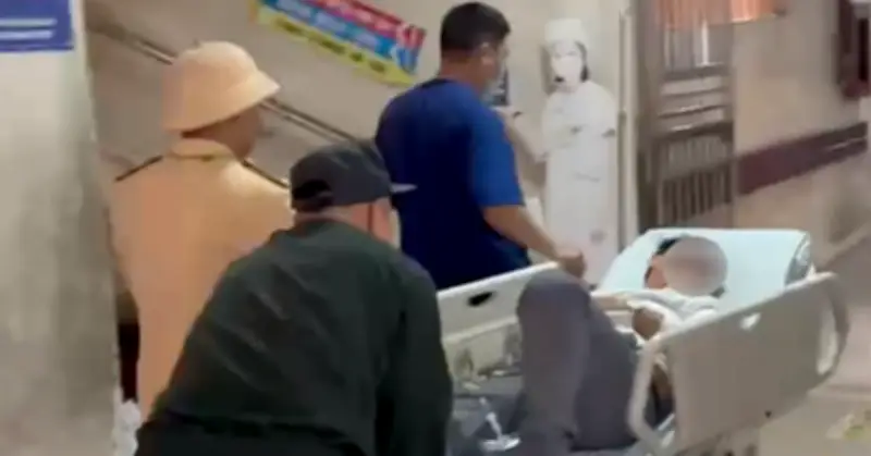 Tài xế ô tô đau bụng dữ dội trên cao tốc, CSGT ra quyết định tức thì