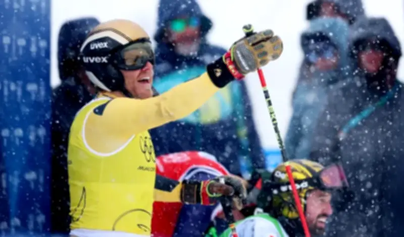 Tim Hronek Mất Cơ Hội Huy Chương Vì Hành Vi Thiếu Thể Thao Của Ryan Regez