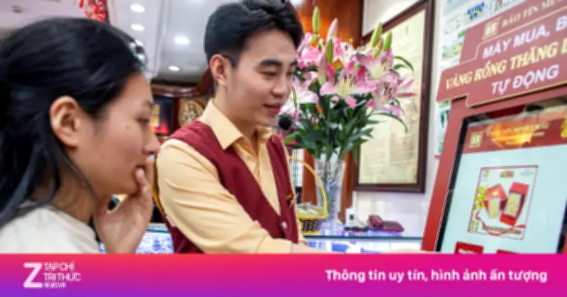 Tiệm vàng Hà Nội lắp máy bán vàng tự động đầu tiên dịp vía Thần Tài