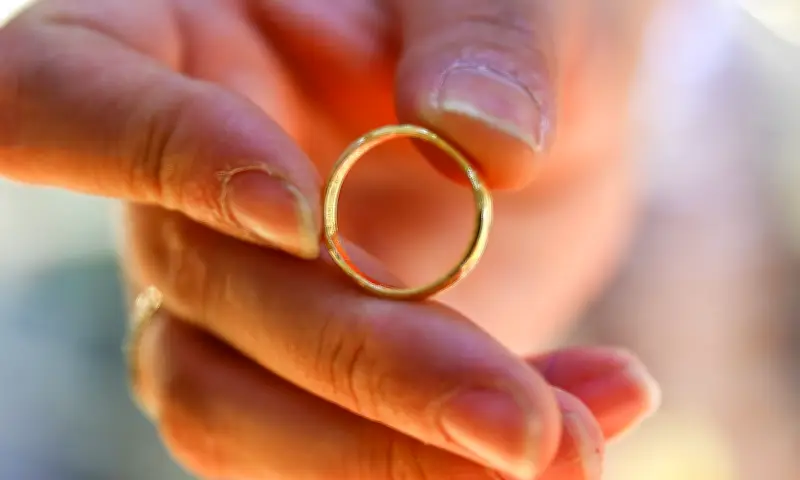 Tiệm vàng đóng cửa, làm sao để bán vàng tích lũy mua nhà?