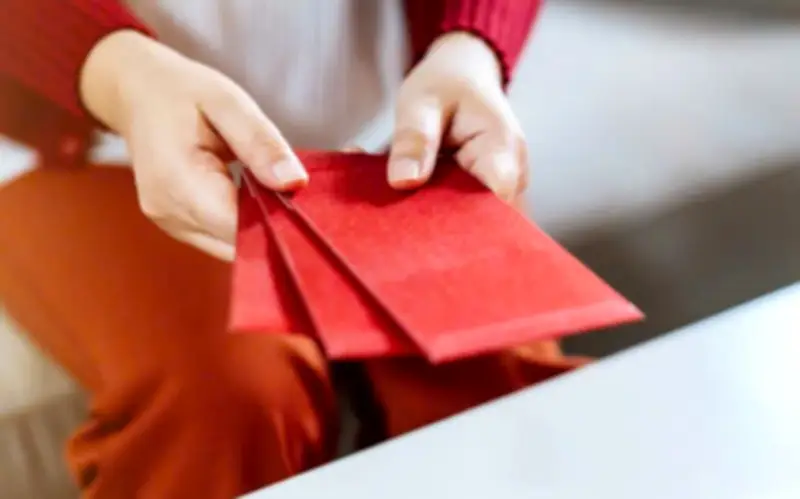 Tiền lì xì Tết có phải đóng thuế thu nhập cá nhân? Luật sư giải đáp