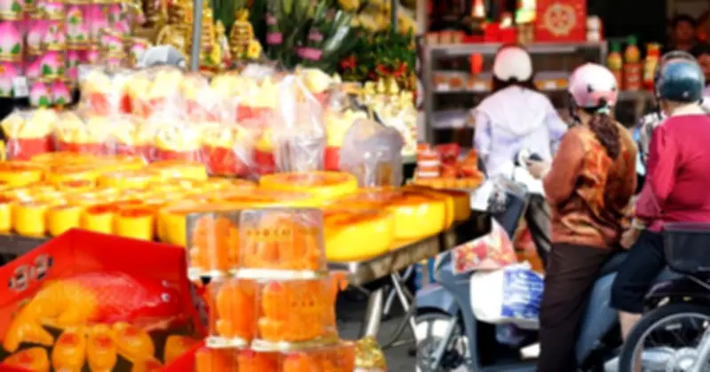 Chợ Thiếc vắng vẻ bất thường trong ngày cúng Ông Táo, tiểu thương lo lắng