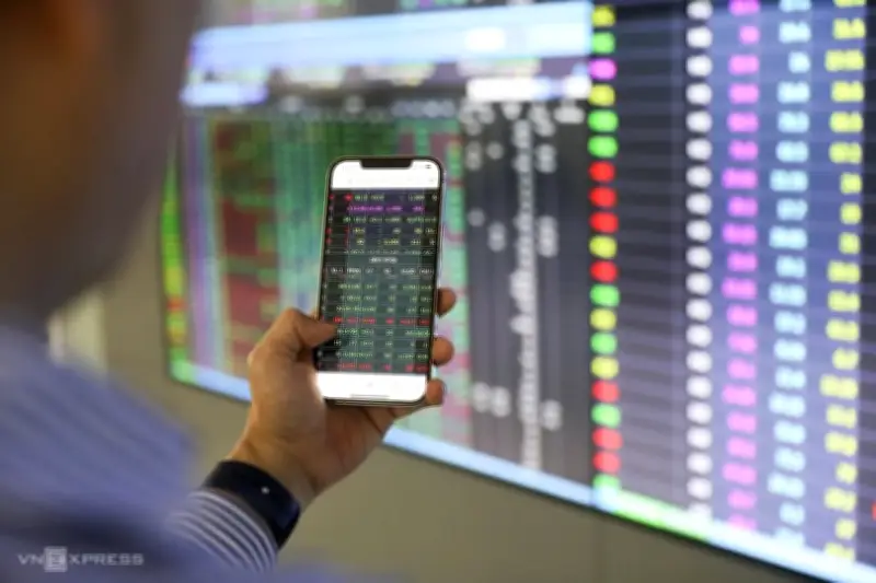 Tin tức nổi bật: Từ chính sách cư trú đến thị trường chứng khoán và quốc tế