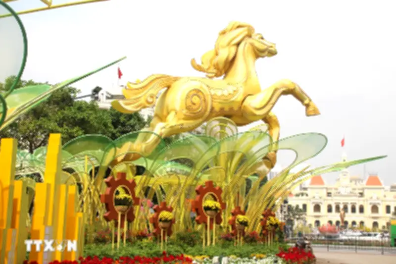 Tiết Lộ Những Tiểu Cảnh Đầu Tiên Của Đường Hoa Nguyễn Huệ Tết Bính Ngọ 2026