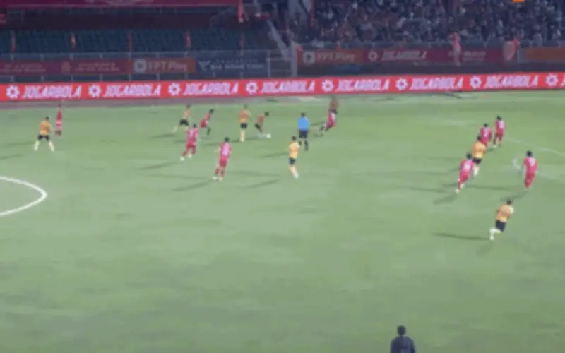 Tiền đạo Việt kiều Lào Damoth lập hai siêu phẩm, giúp Đông Á Thanh Hóa thắng CLB Công An TP.HCM 2-1