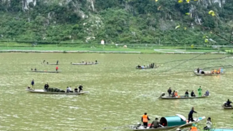 Tìm thấy thi thể 2 nạn nhân mất tích trong vụ lật thuyền trên sông Gianh, Quảng Trị