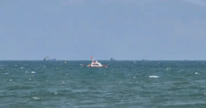 Tìm thấy thi thể nạn nhân cuối cùng trong vụ 3 cha con đuối nước ở biển Mỹ Khê, Quảng Ngãi