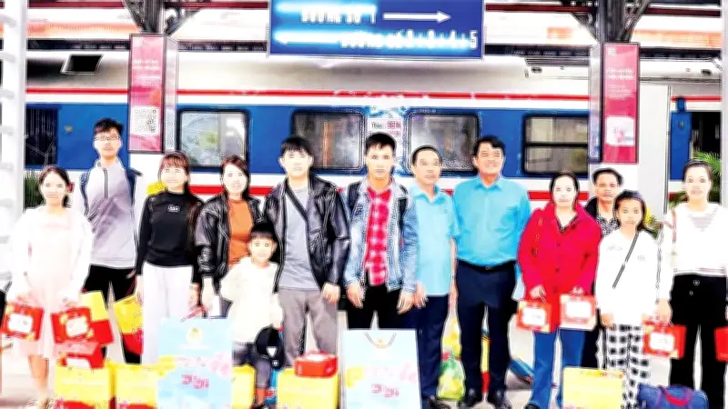 Tấm Vé Nghĩa Tình: Công Đoàn TP.HCM Mang Tết Sum Vầy Cho Hàng Nghìn Lao Động Khó Khăn