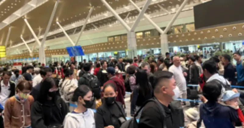 Tân Sơn Nhất đạt kỷ lục 1.027 chuyến bay, 157.000 khách trong ngày 28 Tết