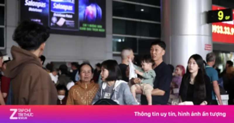 Tân Sơn Nhất thiết lập kỷ lục mới về lượng khách ngày mùng 6 Tết Nguyên đán 2026