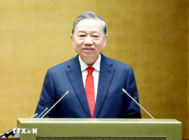 Tổng Bí thư nhấn mạnh tăng cường nội lực vật chất và củng cố nội lực tinh thần