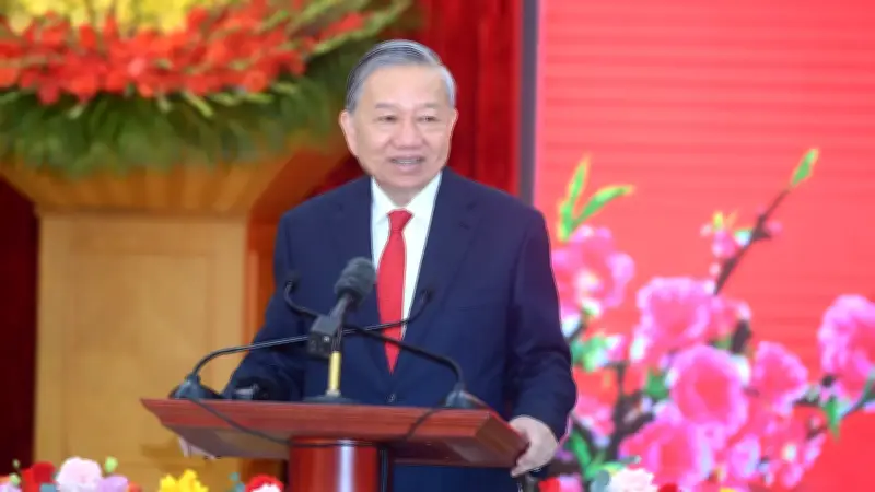 Tổng Bí thư Tô Lâm chúc Tết cán bộ Văn phòng Trung ương Đảng trong buổi gặp mặt đầu xuân