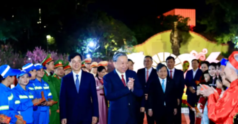 Tổng Bí thư Tô Lâm dâng hương tại tượng đài Vua Lý Thái Tổ, chúc Tết người dân