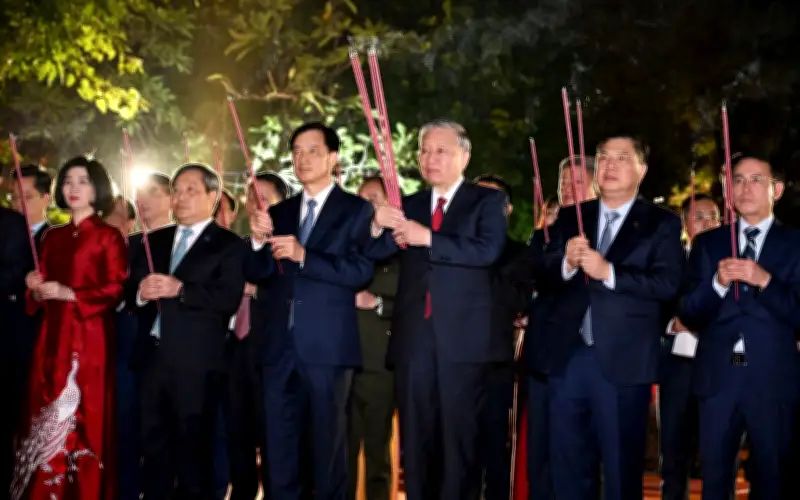 Tổng Bí thư Tô Lâm dâng hương tưởng nhớ vua Lý Thái Tổ và chúc Tết nhân dân Thủ đô