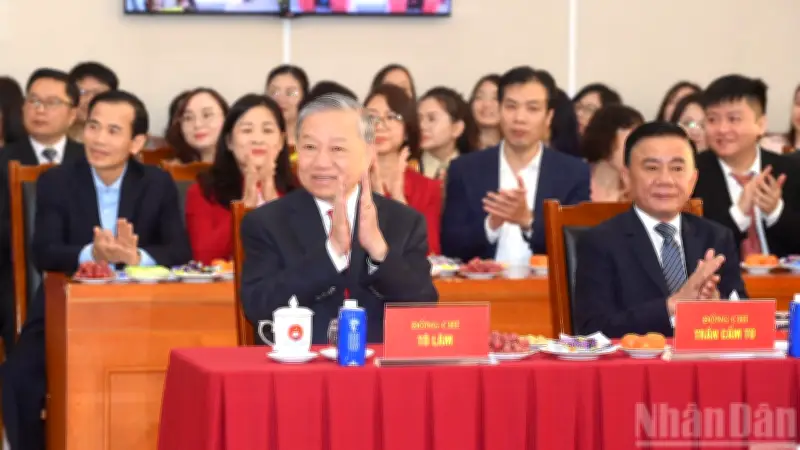 Tổng Bí thư Tô Lâm gặp mặt, chúc Tết Văn phòng Trung ương Đảng sau Tết Bính Ngọ 2026