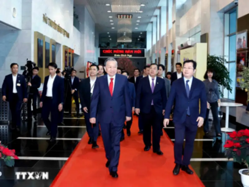 Tổng Bí thư Tô Lâm thăm, chúc Tết cán bộ, phóng viên VTV và VOV