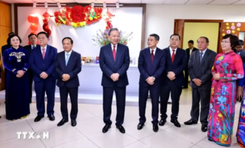 Tổng Bí thư Tô Lâm thăm, chúc Tết tại xã Việt Nam, động viên cán bộ, nhân dân