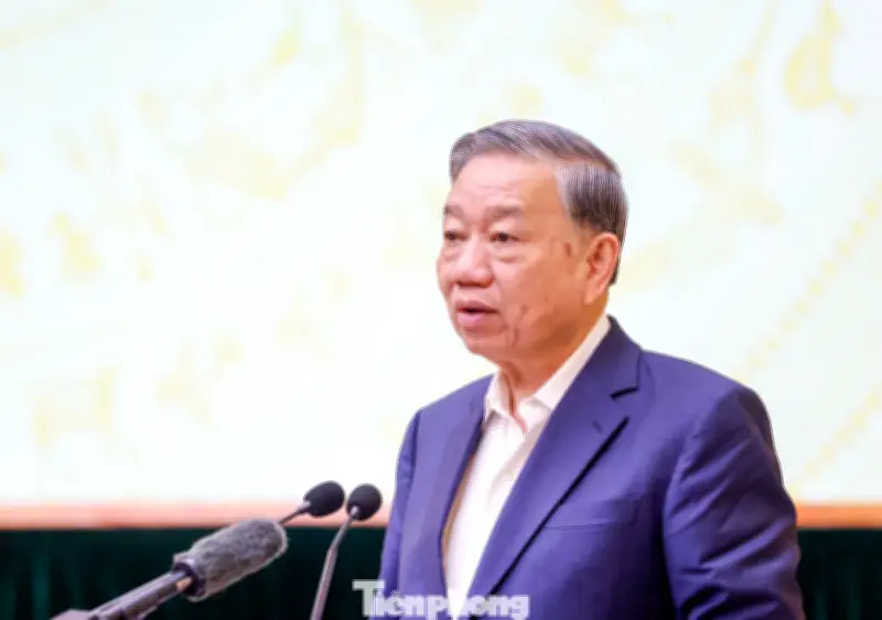 Tổng Bí thư Tô Lâm tiếp xúc cử tri Hà Nội, nhấn mạnh đối ngoại tự chủ và khoa học công nghệ