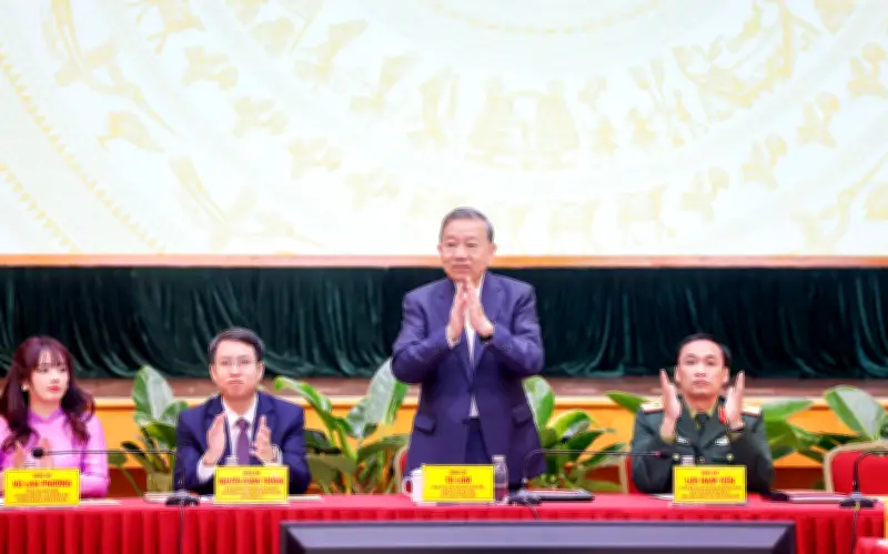 Tổng Bí thư Tô Lâm tiếp xúc cử tri Hà Nội, nhấn mạnh đối ngoại và giáo dục