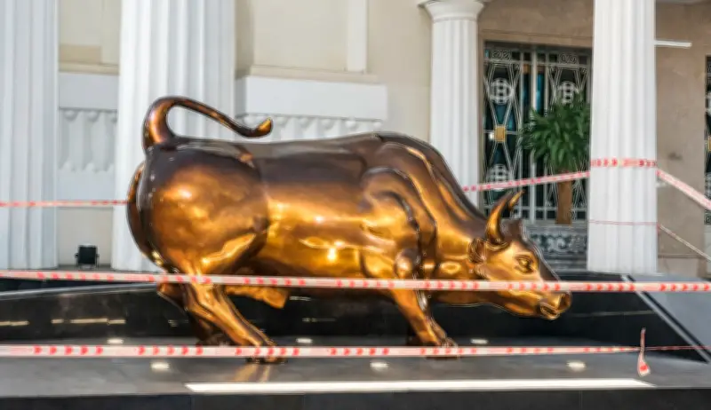 Tượng 'Bò Tấn Công' Xuất Hiện Tại HoSE: Biểu Tượng Cho Đà Tăng Trưởng Mới Của Thị Trường