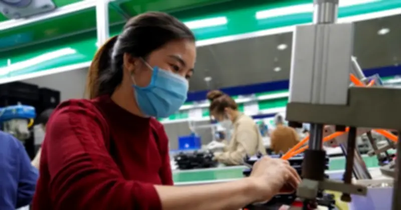 Tổng LĐLĐ Việt Nam lên kế hoạch đề xuất tăng lương tối thiểu vùng năm 2026