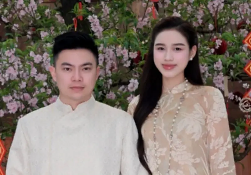 Tăng Thanh Hà và loạt sao Việt khoe áo dài Tết tinh tế, phong cách đa dạng