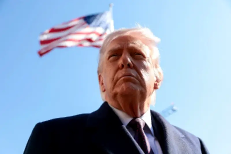 Tổng thống Trump tăng áp lực với Iran, cân nhắc lựa chọn quân sự