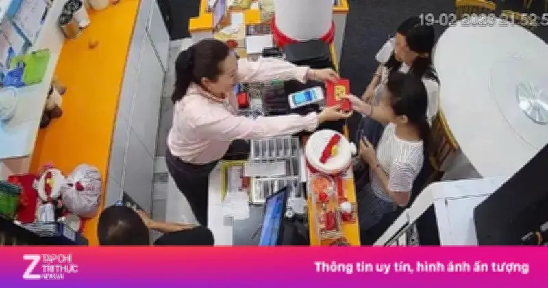 Tính nhầm giá tôm hùm rẻ 100 lần, chủ nhà hàng Singapore ngỡ ngàng khi khách quay lại trả tiền