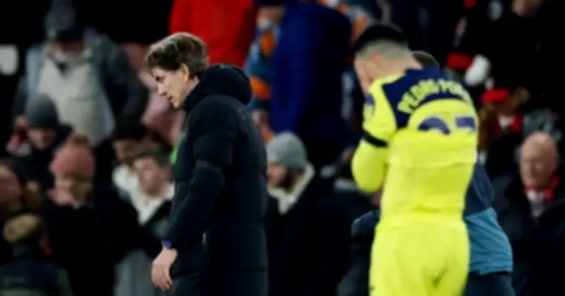 Tottenham sa thải HLV Frank sau chuỗi trận thảm hại, đối mặt khủng hoảng trụ hạng