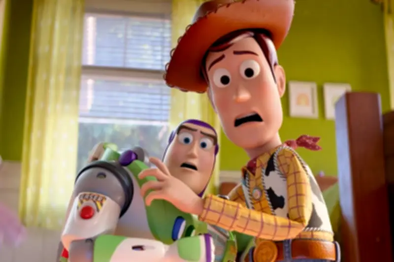 Toy Story 5 hé lộ trailer: Woody hói đầu, Buzz tái hợp và 'kẻ thù' iPad độc ác