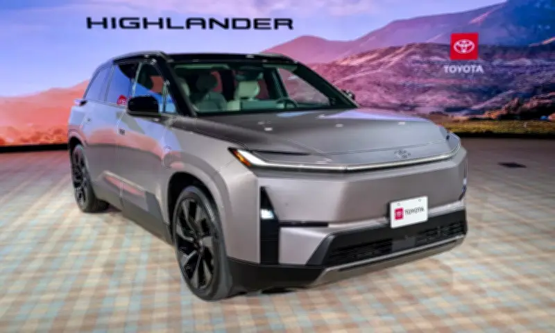 Toyota Highlander EV 2027 ra mắt: SUV điện lớn hơn, công nghệ an toàn vượt trội