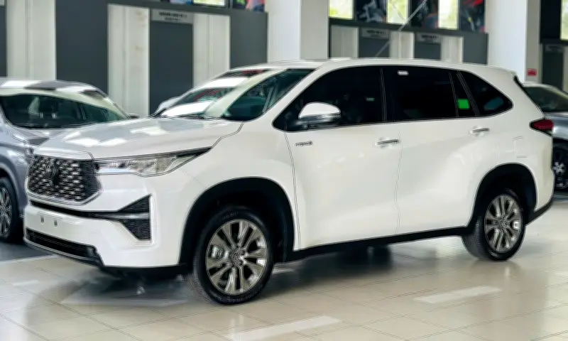 Toyota Innova Cross Hybrid Giảm Giá 45 Triệu Đồng Nhờ Ưu Đãi Thuế