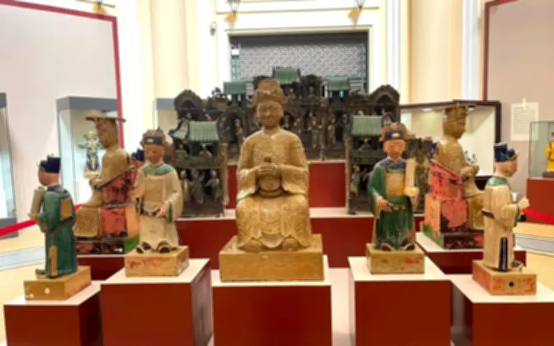 TP.HCM công bố bảo vật quốc gia mới: Bát bồng gốm 4.000 năm và bộ tượng Tam quan Đại đế