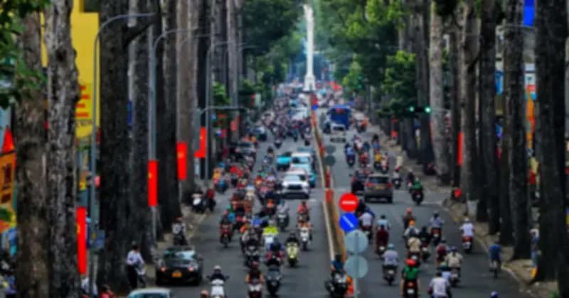 TP.HCM đông đúc trở lại sau Tết, giao thông vẫn thông thoáng