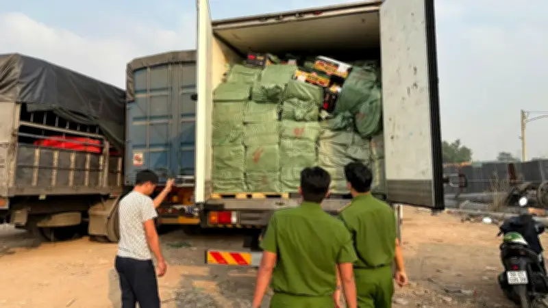 TP.HCM phát hiện hơn 28 tấn thực phẩm bán không rõ nguồn gốc