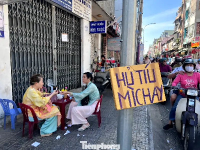 TP.HCM: Quán chay đông nghịt ngày Mùng 1 Tết, giá cả vẫn ổn định