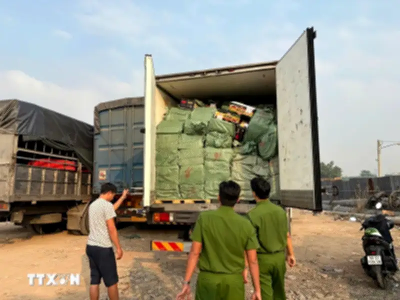 TP.HCM tạm giữ hơn 288 tấn thực phẩm đông lạnh không rõ nguồn gốc, trị giá hơn 23 tỷ đồng