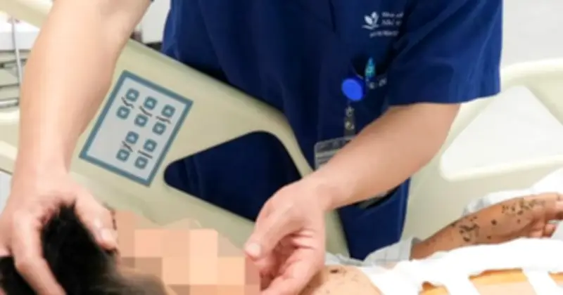 Trẻ nhặt 'bóng đèn nhấp nháy' tự đấu pin, thiết bị phát nổ gây thương tích nặng