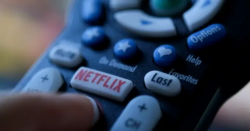 Điều khiển TV truyền thống dần lỗi thời trước smartphone và giọng nói