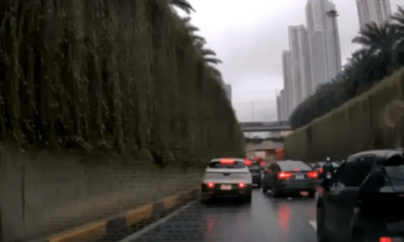 Va chạm giao thông trên đại lộ Thăng Long: Xe sedan chuyển làn gây tai nạn rồi bỏ chạy