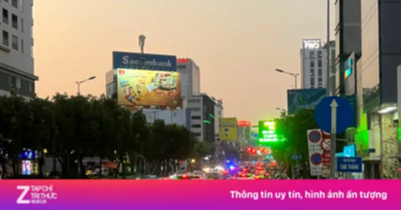 Ám ảnh kẹt xe cửa ngõ sân bay Tân Sơn Nhất những ngày cận Tết Nguyên đán